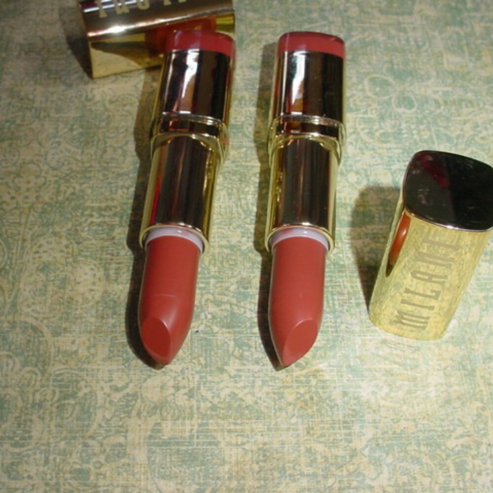 MILANI New Matte Lipstick BEAUTY X2